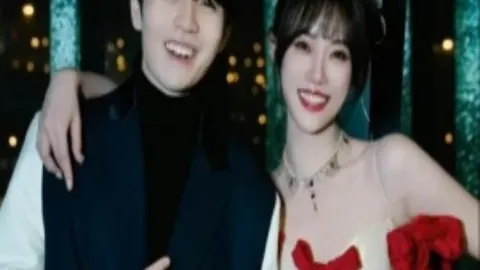 63岁华裔乒乓传奇世界杯再攀高峰！雅典奥运对手张怡宁21年后或再遇孙颖莎